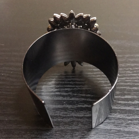 Gorgeous Statement Bracelet - Picture 5 of 6